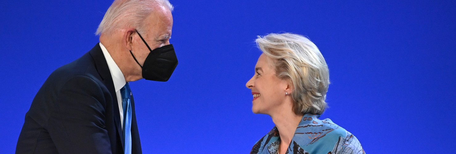 Cop26 - Glasgow. US President Joe Biden greets European Commission President Ursula von der Leyen