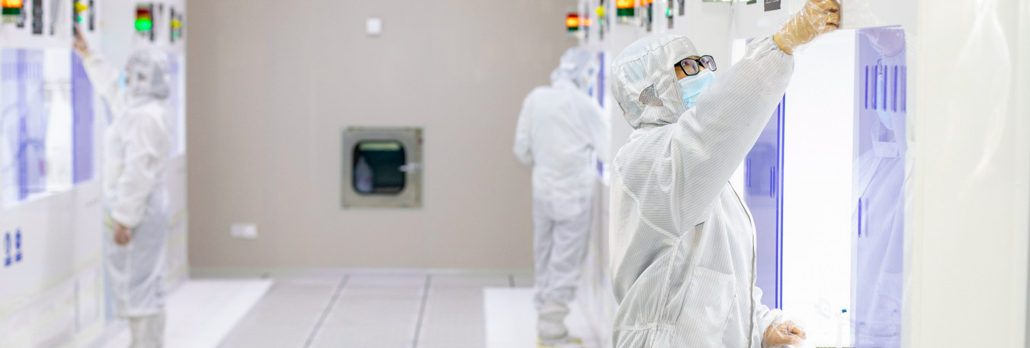 A worker makes and tests semiconductor power device chip products at a workshop of a microelectronics company in Binhai New Area, Hai 'an City, East China's Jiangsu Province, March 23, 2023.