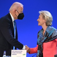 Cop26 - Glasgow. US President Joe Biden greets European Commission President Ursula von der Leyen