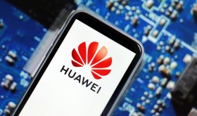 Screen with Huawei Logo