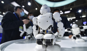 Visitors view interactive programmable robots at the China (Nanjing) International Software Products and Information Services Trade Expo 2022 in Nanjing, Jiangsu province, China, Nov 23, 2022.